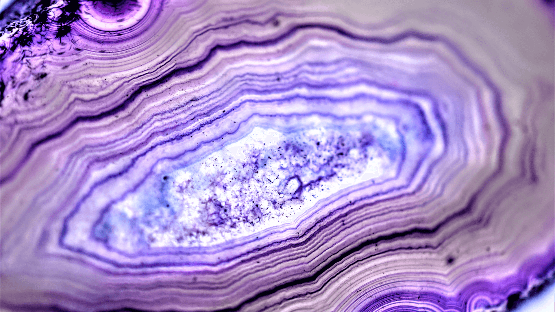 Embrace the Power of Purple Agate: Meaning, Uses, and Healing Energies ...