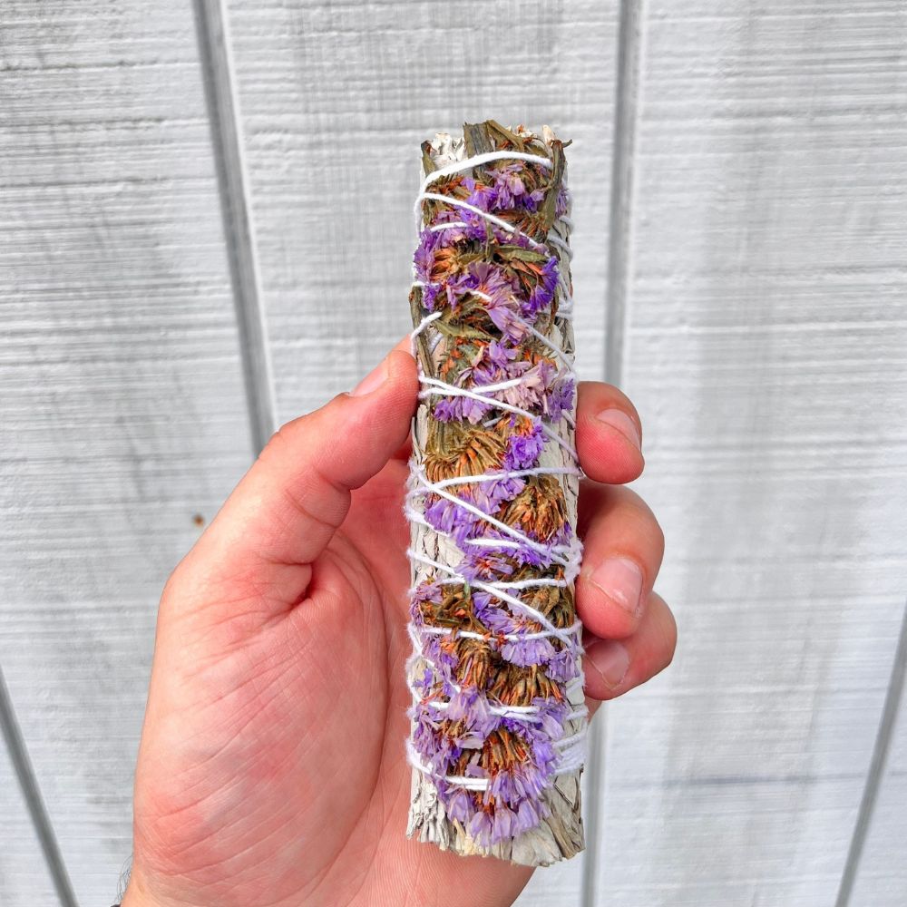 Experience tranquility with our Royal Lavender Harmony Smudge Stick, a blend of 6'' White Sage and Purple Lavender for spiritual purification and serenity.