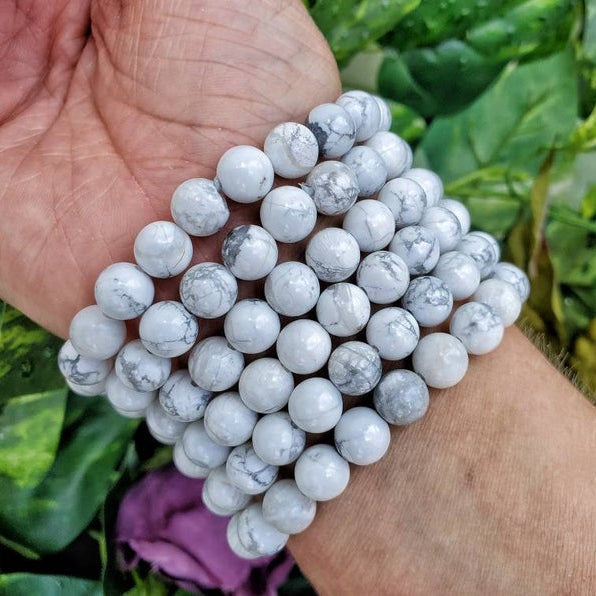 Howlite Bracelet Worn on Wrist – Meaning and Benefits of White and Blue Howlite.